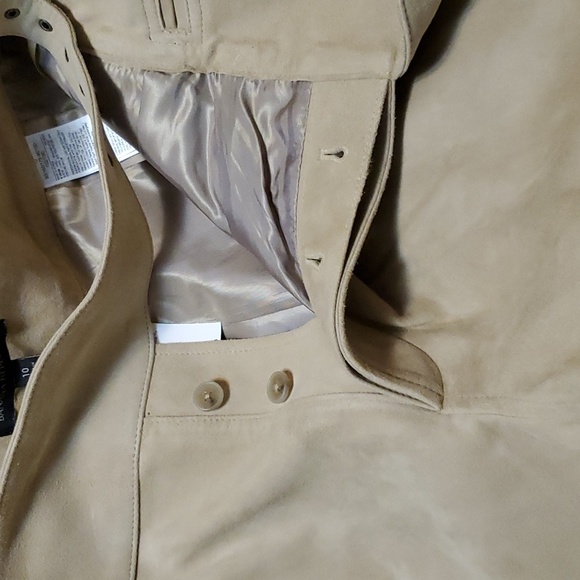 Suede pleated shorts with cuffed  bottom. - Picture 4 of 10